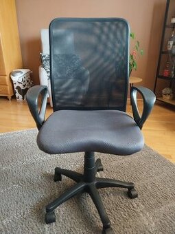 Otočná židle k PC