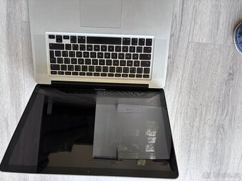 MacBook na díly Apple - 1