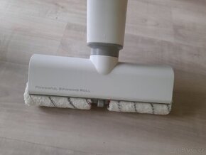 Prodam podlahovy cistic aku s rotacnimi valecky - 1