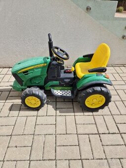 John Deere detsky traktor