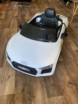 Ramiz elektrické autíčko Audi R8 Spyder 24Ghz bílé