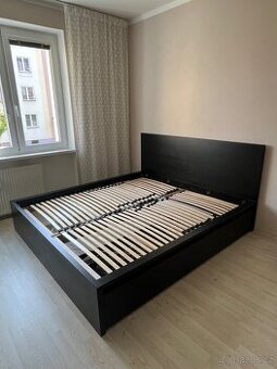 Postel Ikea MALM 180x200 a dva výsuvné šupliky