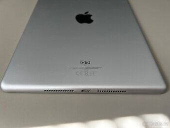 Apple iPad 10.2. , jako nový s klávesnicí a tužkou