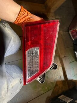 Subaru BR 2011 zadní světlo kufr