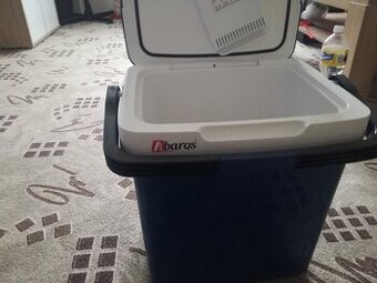 prodám chladicí box rok starý plně funkční