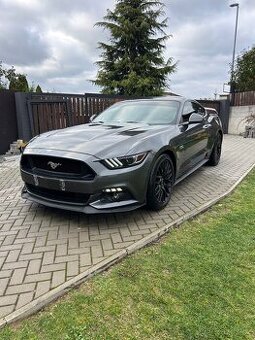 Ford Mustang GT 5.0 V8 EU – 310kW, top stav, keramika, výfuk