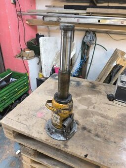 Hydraulický zvedák panenka 12 t, dvoupist