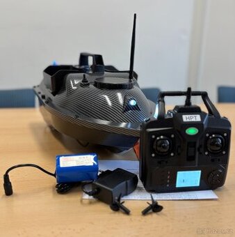 Tříkomorová loďka CARBON GPS s baterií 12000mAh včetně obalu