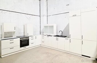 Kuchyňská linka se spotřebiči (téměř nová)