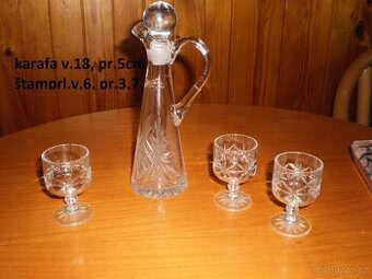 broušené  sklo - malá karafa a 3 ks štamprlata broušená