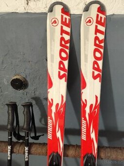 Lyžařský set - Lyže, hůlky, helma a brýle