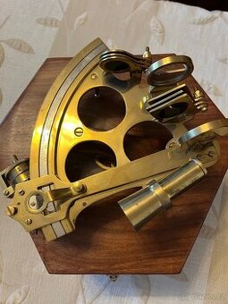 Mosazný sextant
