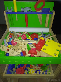dřevěná dílnička s nářadím/kreslící + šroubovací stavebnice