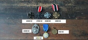 Medaile, vyznamenání, odznaky.