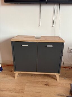 Umyvadlová skříňka