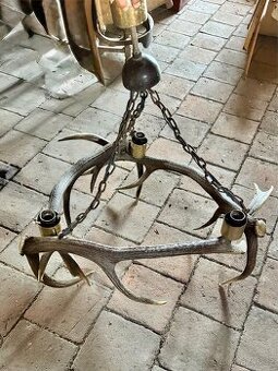 Lustr, Lampa z jeleního paroží 3-ramenná.