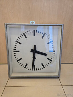 Pragotron Elektročas hranaté hodiny PS -100