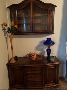 Rustikální komoda s vitrínou, 3323