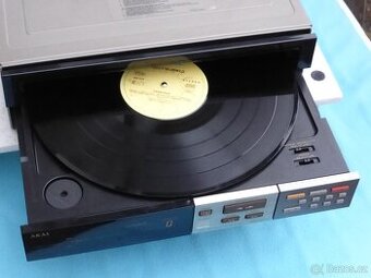 Tangenciální výsuvný gramofon AKAI AP-M77