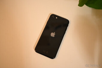 iPhone SE 2020 - nová baterie iOS 17