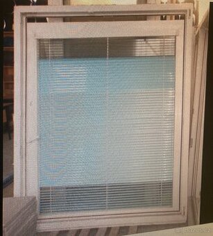 Okno plastové se žaluzií
