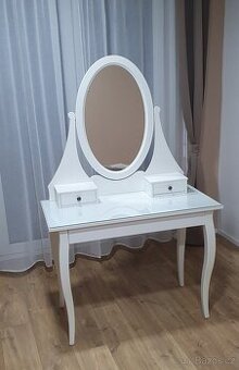 Toaletní stolek se stoličkou