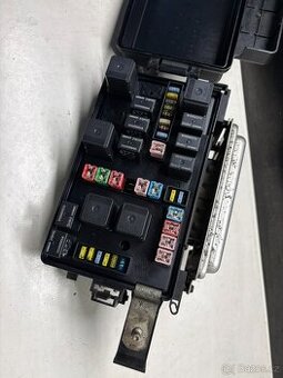 //Chrysler 300C 3.0 CRD pojistková skříň+jednotka komfortu//