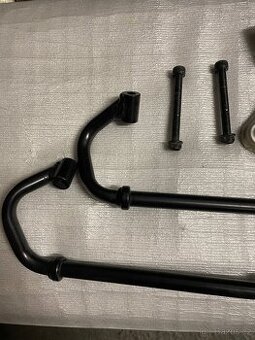 Tenere 660 (2009) - držáky kufru