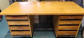 Kancelářský stůl