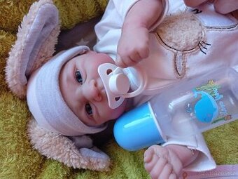 Realistická Reborn panenka chlapeček Eliášek králíček