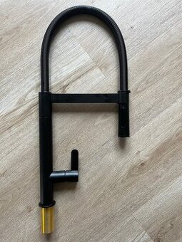 Dřezová baterie černá