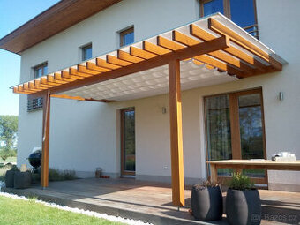 hoblovane smrkove tramy na pergolu