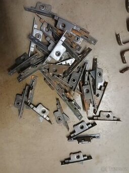 Kování na okna, různé prvky,