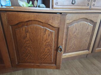 Starožitný nábytek - Dřevěná obývací stěna