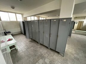 Dřevěné a plechové skřínky