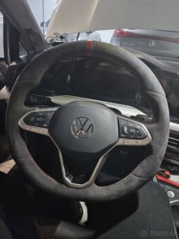 Volkswagen GOLF 8 - alkantarový volant