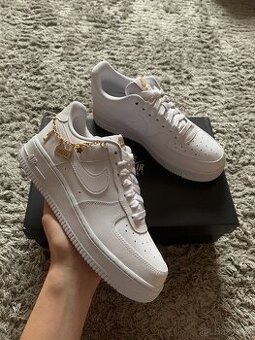 Náhled: Nike Air Force 1 Low LX White Pendant
