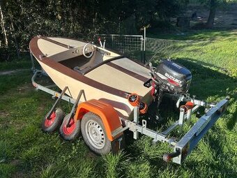 Loď, motorový člun s motorem Suzuki 5 KW + zánovní vlek