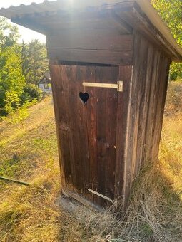 Prodám dřevěnou kadibudku/suché WC/ se srdíčkem- za odvoz