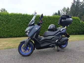 Yamaha X-Max 2023 Led krásný cestovní skútr v krásném stavu