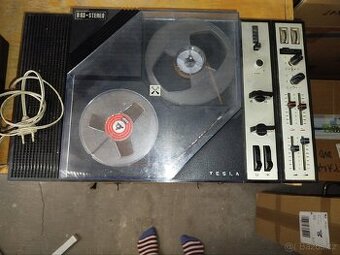 Magnetofon B93