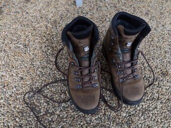 Outdoorové boty Lowa Ranger GTX (pohorky)