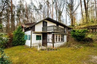 Chata k rekonstrukci s podílem na lese v srdci Českého ráje,