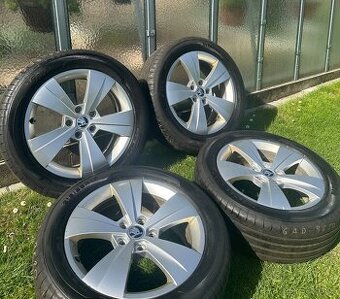 ALU Kola ŠKODA 5x112 R17 TRITON Zánovní Letní Pneu 215/55/17