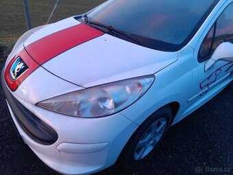 Peugeot 207 - 1