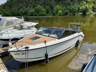 KAJUTOVÁ LOĎ QUICKSILVER Activ 605 Cruiser