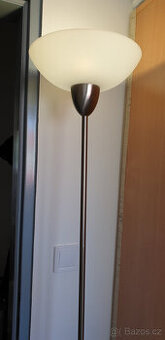 Stojící lampa