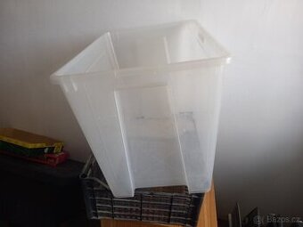 Prodám levně tyto plastikové bedny