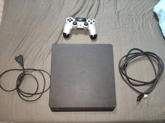 Prodám PlayStation 4  slim