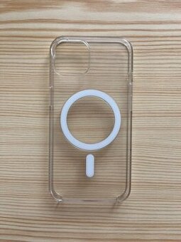 Průhledný kryt s MagSafe na iPhone 13